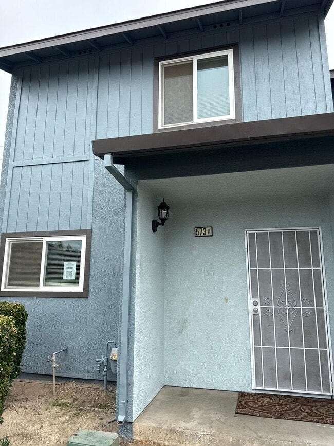 Building Photo - 2 WEEKS FREE RENT November Special - Townh...