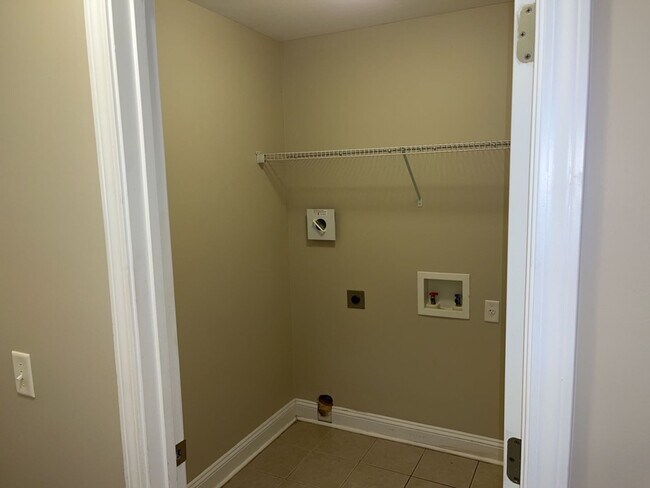 Building Photo - 202 Scarlett Ln