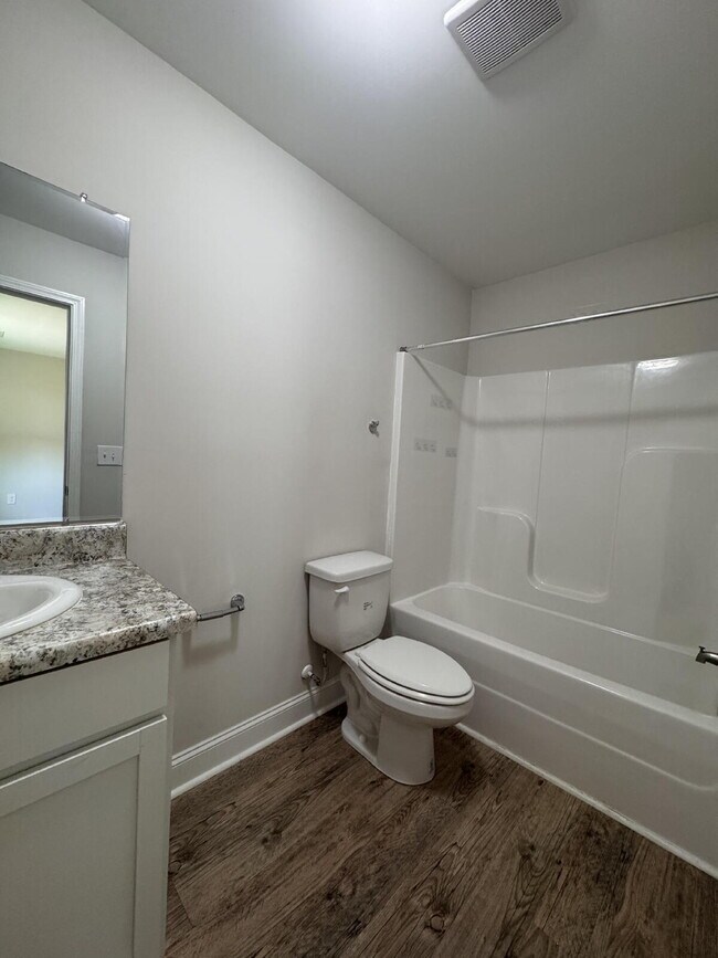 Building Photo - Sign a 12-month lease now and receive the ...