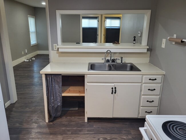 Building Photo - 215 N Jenkins St