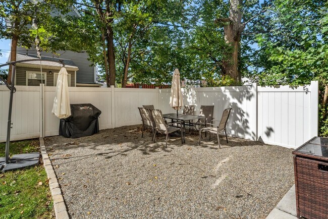 Building Photo - 65-67 Storms Ave