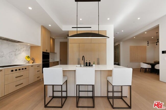 Building Photo - 6258 Drexel Ave