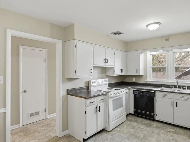 Building Photo - 2110 Carlisle Rd