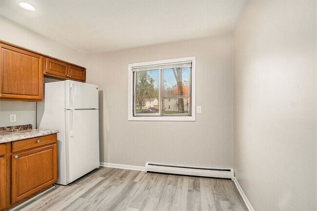 Building Photo - Newly remodeled 1 bedroom 1 bathroom - Ask about our Security Deposit Alternative!