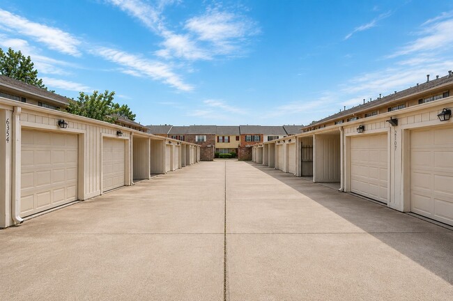 Building Photo - 2109 Lander Ln
