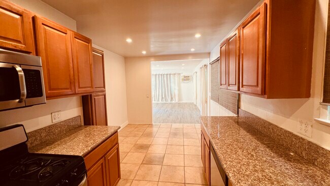 Building Photo - 4949 Coldwater Canyon Ave