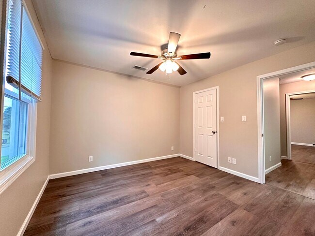 Building Photo - Stunning Single-Family Home with Plenty of...