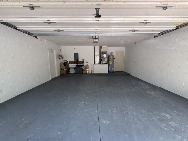 Building Photo - Pines at Lake Saunders 3 bedroom 2 bath home with double car garage