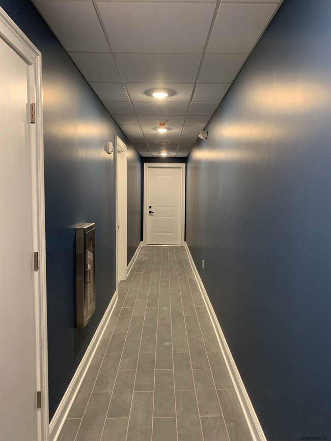 Building Photo - 68 Putnam St