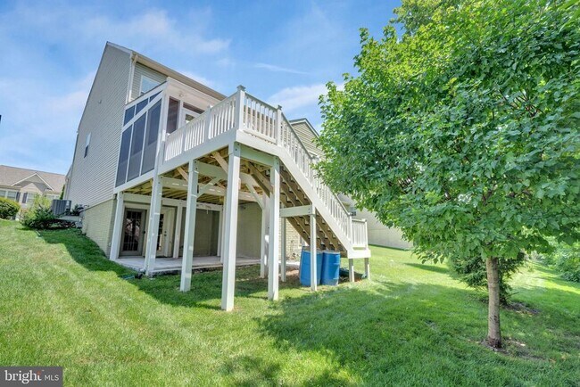 Building Photo - 8008 Hubble Dr