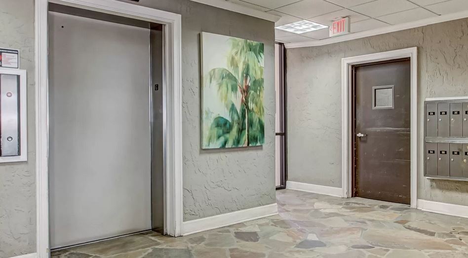 elevator - 601 1st St S