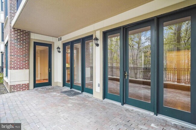 Building Photo - 10401 Strathmore Park Ct