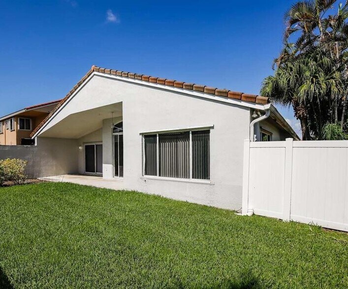 Building Photo - 2033 NW 178th Way