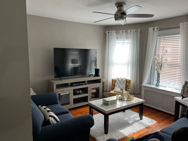 Building Photo - 454 Beech St