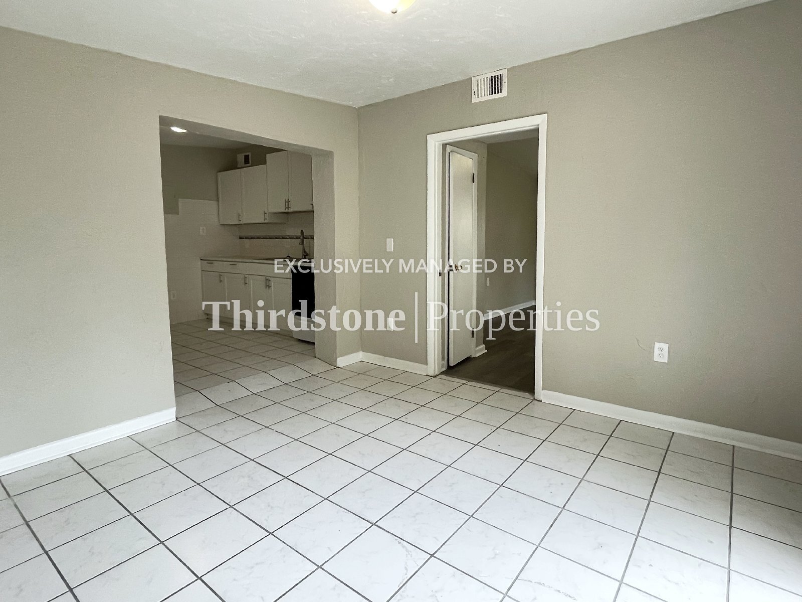 Building Photo - 10452 Pinehurst Dr