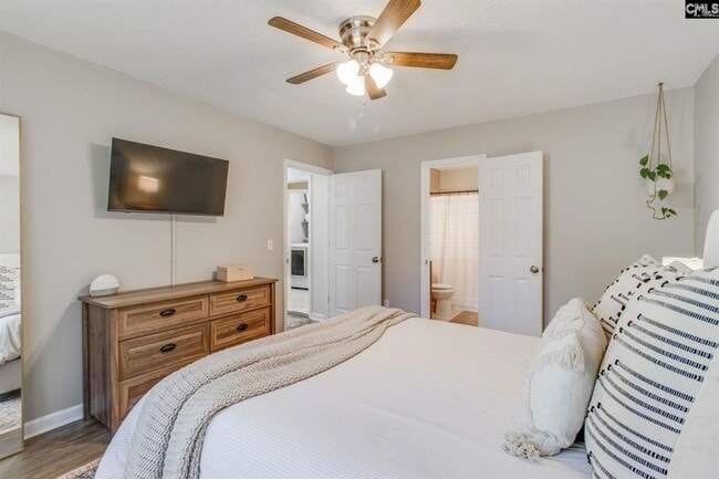 Building Photo - Charming Chapin Ranch in a Cul-de-Sac!