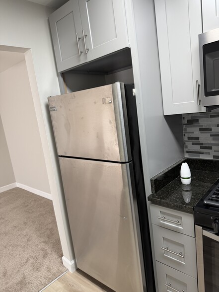 kitchen - 4421 Romlon St