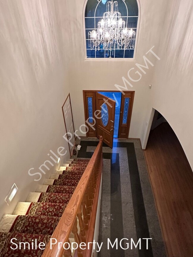 Building Photo - Lovely house with 4 bedrooms, 2 bonus room...