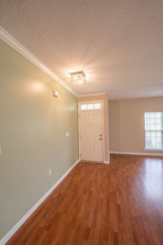 Building Photo - 10 Arbors Cir