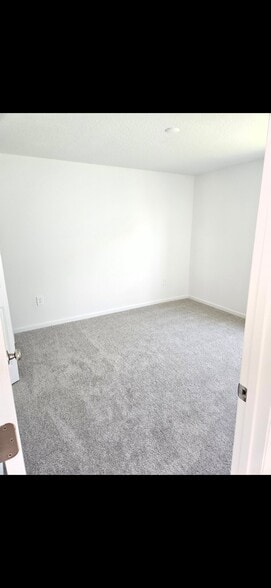 Building Photo - 2414 McKinley Dr