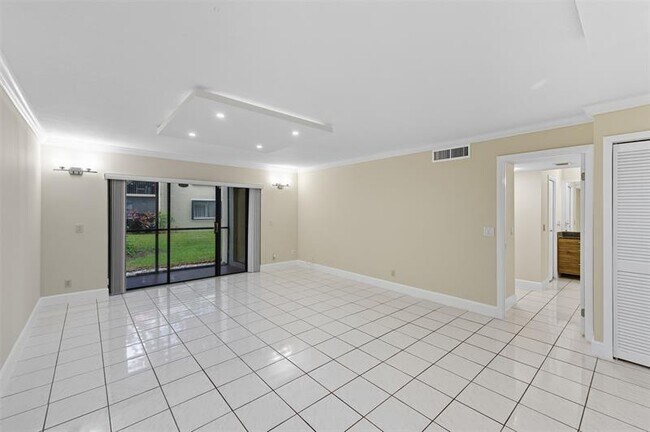 Building Photo - 434 Lakeview Dr