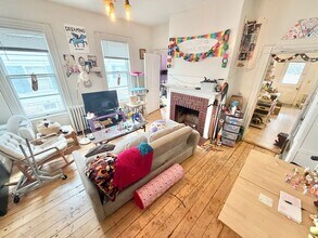 Building Photo - 3 Bedroom Apartment in Burlington VT Available 6/5-6/15!