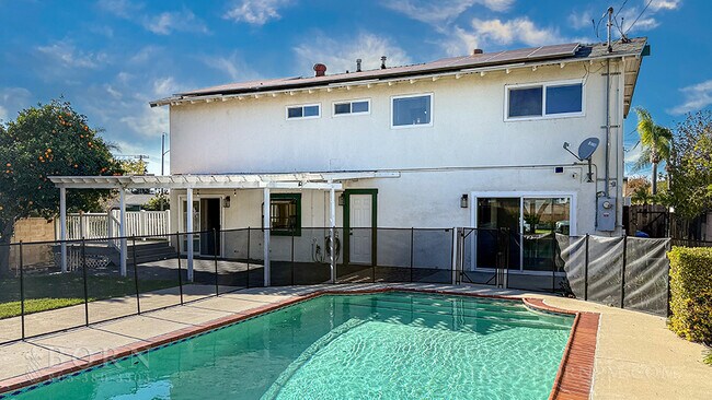 Building Photo - 2036 Brentwood St