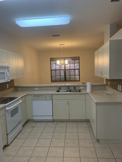 Building Photo - 15147 Summit Place Cir