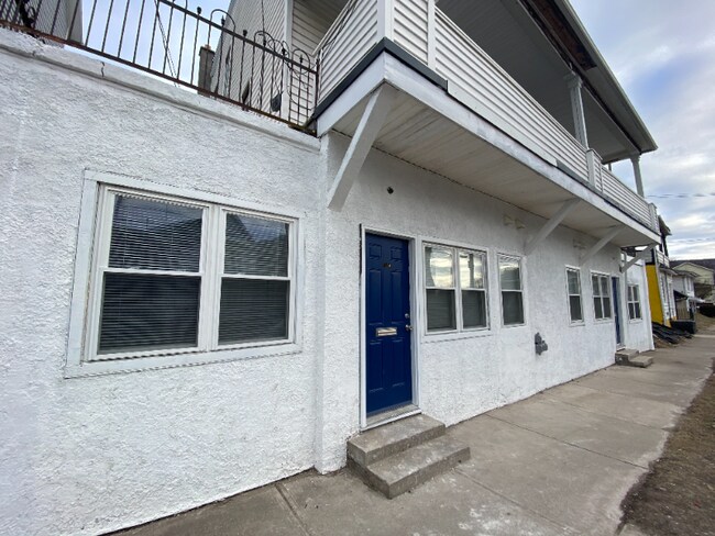 Building Photo - 124 N Main St