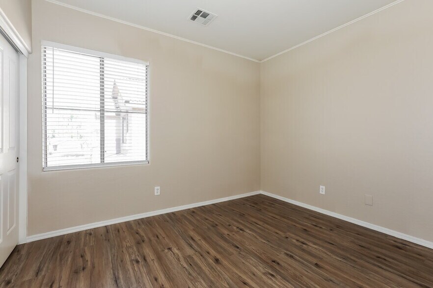 Building Photo - 125 N 22nd Pl