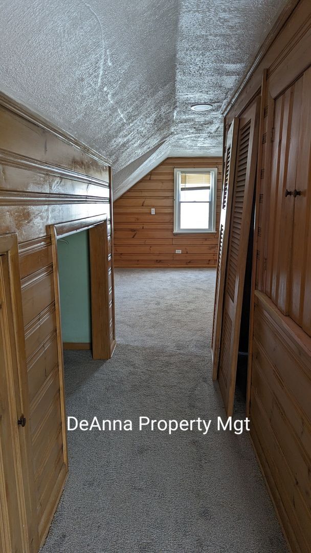 Building Photo - Euclid Single home -3 bedrooms 2 bathrooms