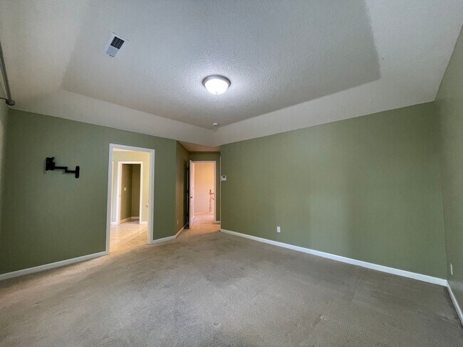 Building Photo - 5 Bed 2.5 Bath + a Den in Tigard/Bull Mountain - Solar Panels, Central A/C and More!