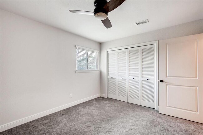 Building Photo - 11401 Oak Knoll Dr