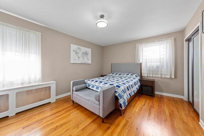 Primary Photo - 29-30 138th St