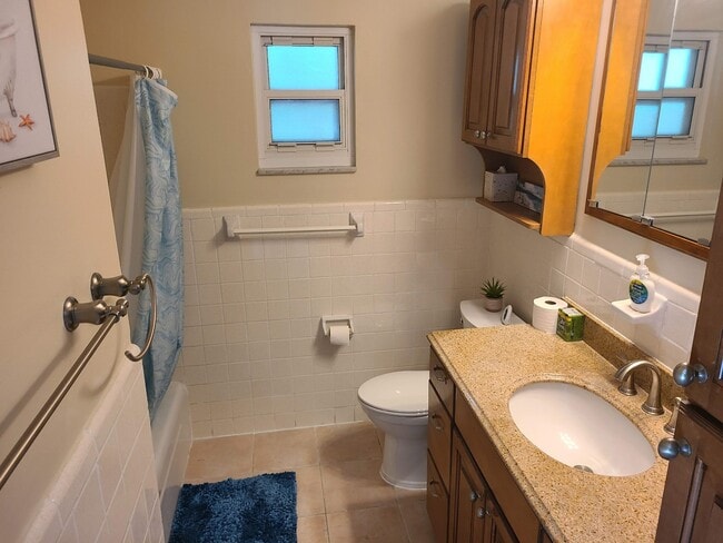 Building Photo - 1735 Bahama Dr