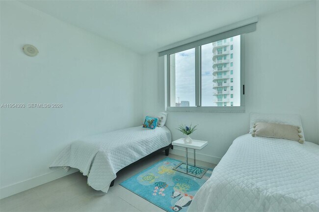 Building Photo - 1755 E Hallandale Beach Blvd