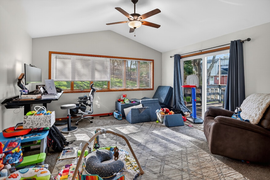 Building Photo - 3051 Greenway Trl