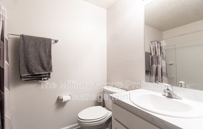 Building Photo - 425 Running Wds St