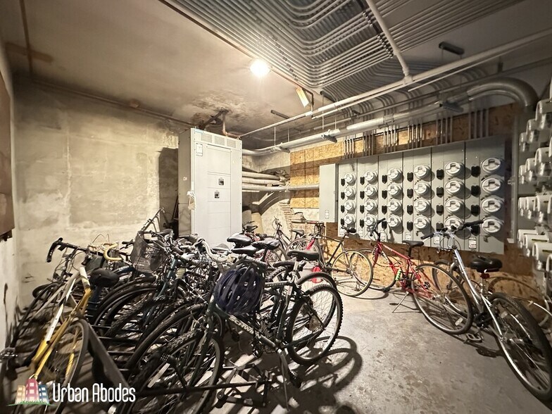 Building Photo - 4635 N Paulina St