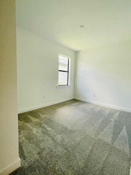 Building Photo - 1962 Tripletail Ln