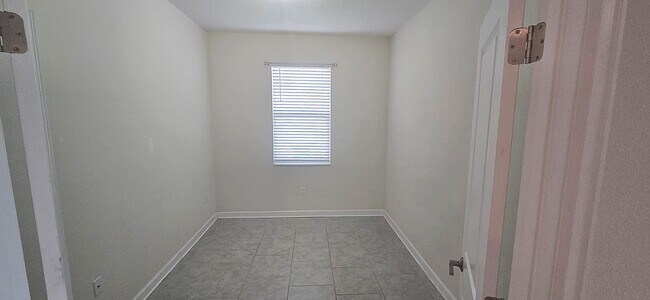 Building Photo - 212 Bergamot Lp