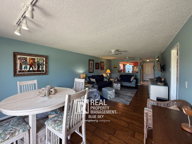 Building Photo - 9639 Greenskeeper Dr