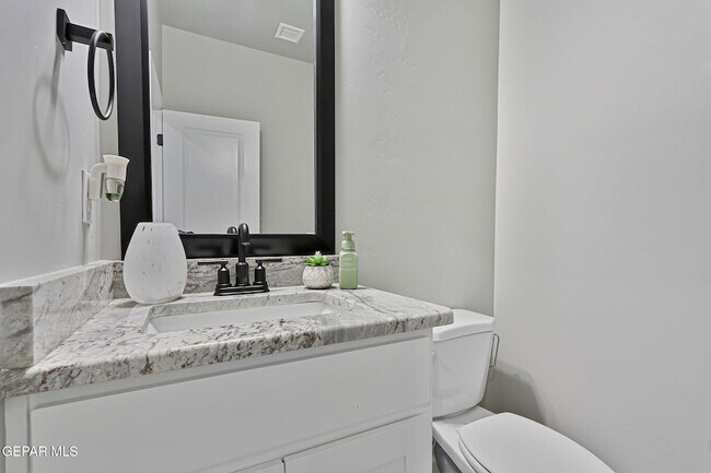 Building Photo - 824 Paseo Solar Dr