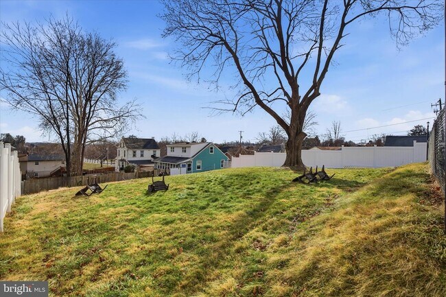 Building Photo - 1058 St Joseph St