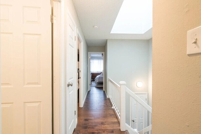 Building Photo - 2000 Quiet Stream Dr