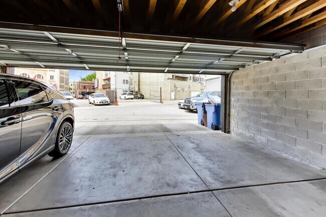 Building Photo - 3740 N Clifton Ave