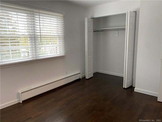 Building Photo - 22 E Hills Dr