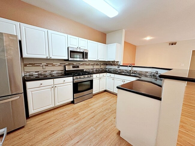 Building Photo - 3 BEDROOM CONDO IN  GUARD GATED COMMUNITY
