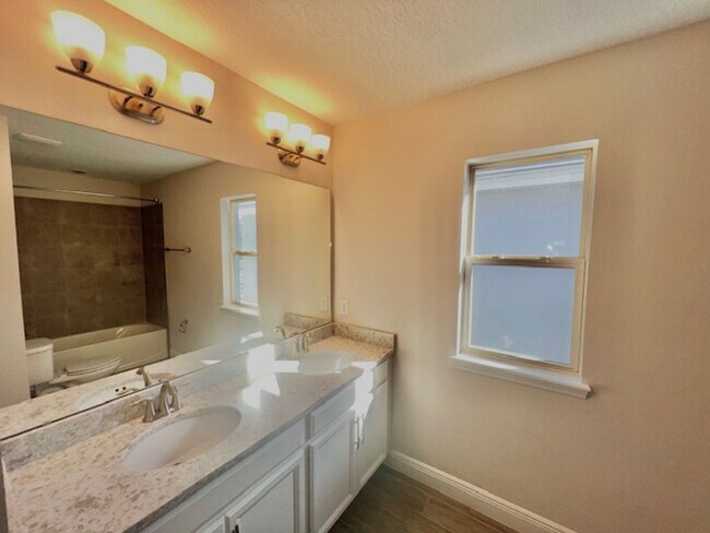 Building Photo - SPECTACULAR MODERN HOME!!Relaxing water views from the back of this beautiful home- MOVE IN Septe...