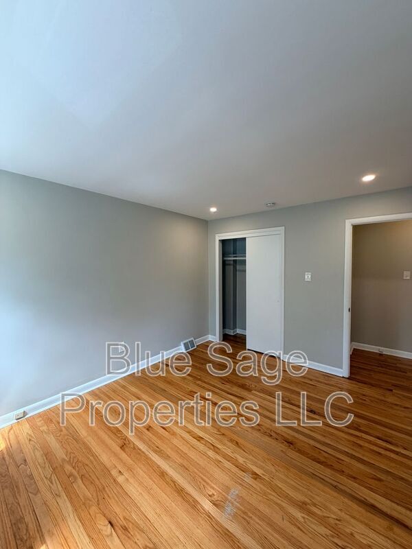 Building Photo - 4424 Bloomfield Ave